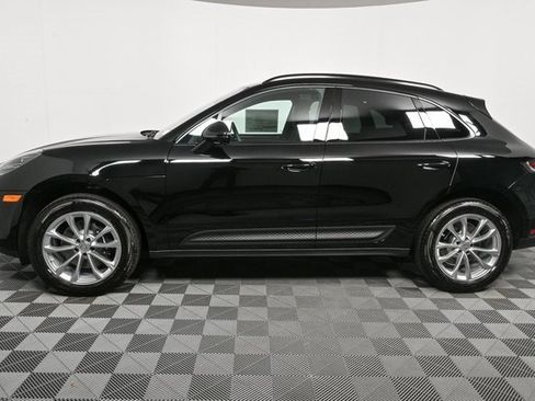 Used 2025 Porsche Macan image 2