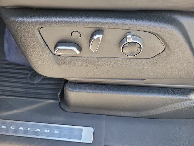 Used 2025 Cadillac Escalade Premium Luxury Platinum w/ LPO, Floor Liner Package AWD/4WD image 29