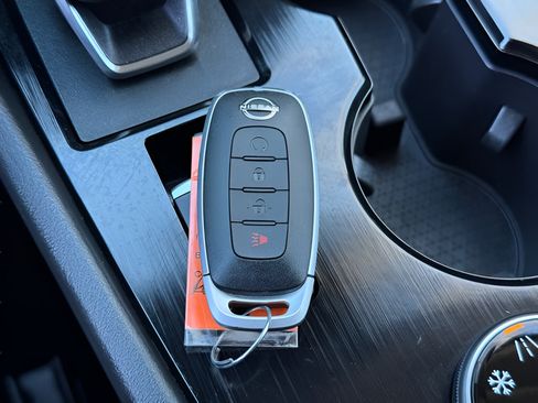 Used 2023 Nissan Rogue SV AWD/4WD image 9