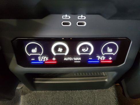 Used 2025 BMW M5 w/ Carbon Package AWD/4WD image 12