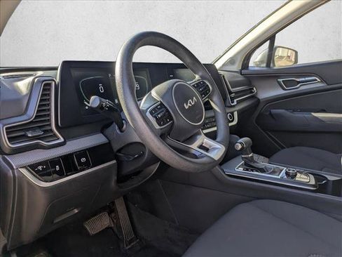 Used 2024 Kia Sportage LX image 9