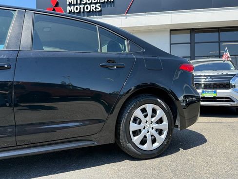 Used 2025 Toyota Corolla LE FWD image 8