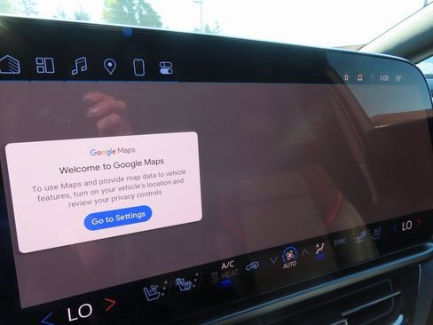 Used 2024 Chevrolet Equinox EV RS image 23