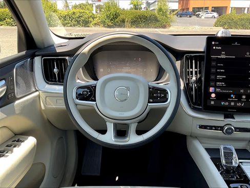 New 2026 Volvo XC60 B5 Ultra w/ Climate Package PRO AWD/4WD image 15