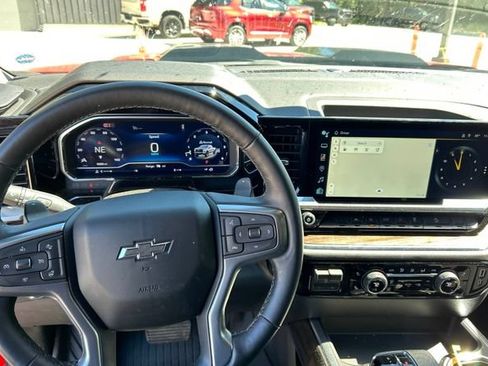 Used 2024 Chevrolet Silverado 1500 LT Trail Boss w/ Convenience Package II AWD/4WD image 6