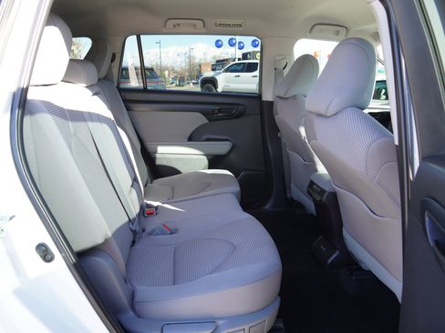 Certified 2023 Toyota Highlander LE image 25