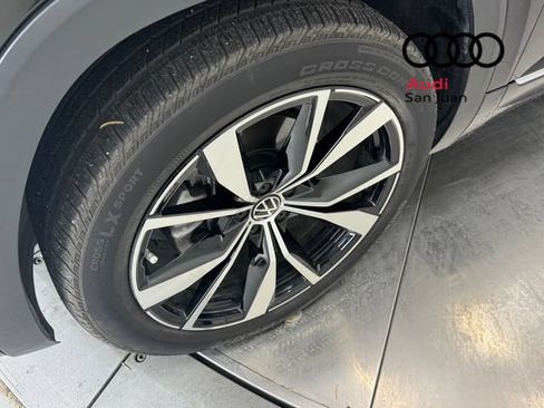 Used 2026 Volkswagen Atlas Cross Sport SEL Premium R-Line AWD/4WD image 5