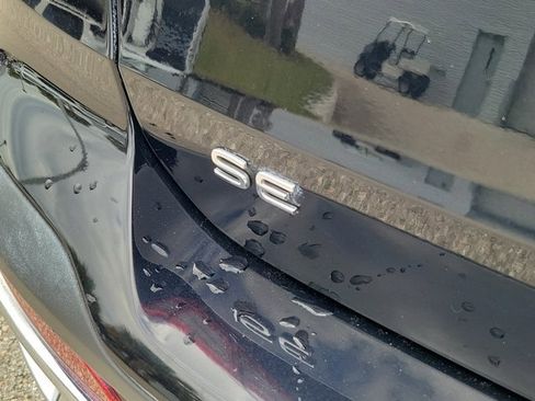 Used 2022 Volkswagen Taos SE w/ Panoramic Sunroof Package image 9