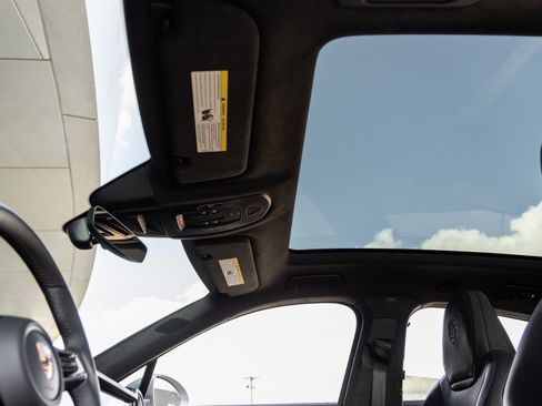 Certified 2025 Porsche Cayenne S image 29