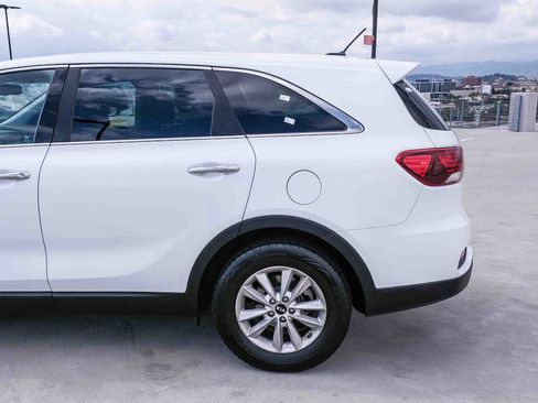 Used 2019 Kia Sorento FWD V6 image 8