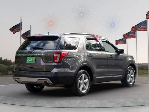 Used 2017 Ford Explorer XLT image 7