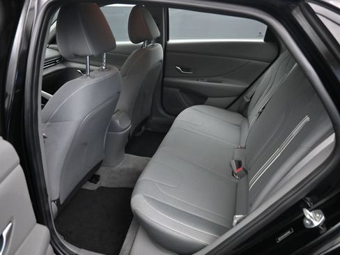 Used 2022 Hyundai Elantra SEL w/ Convenience Package FWD image 10