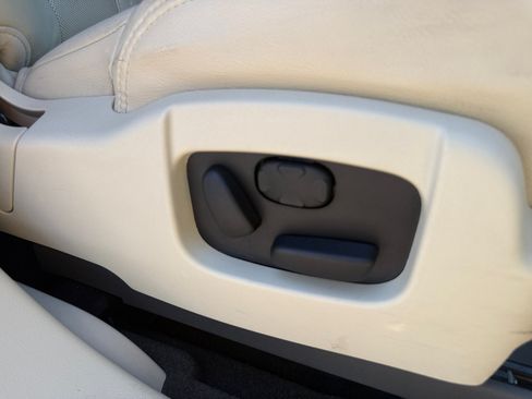 Used 2013 Lincoln MKT FWD image 31