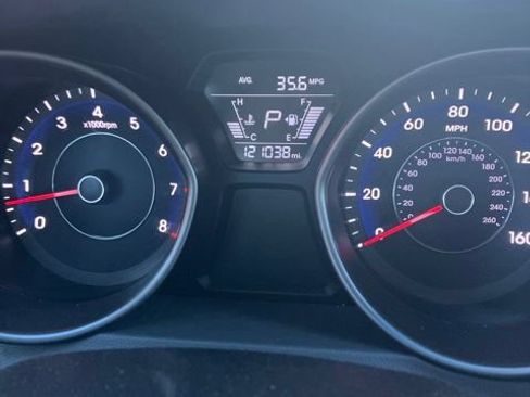 Used 2015 Hyundai Elantra SE FWD image 3