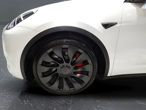 Used 2023 Tesla Model Y Long Range AWD/4WD image 10
