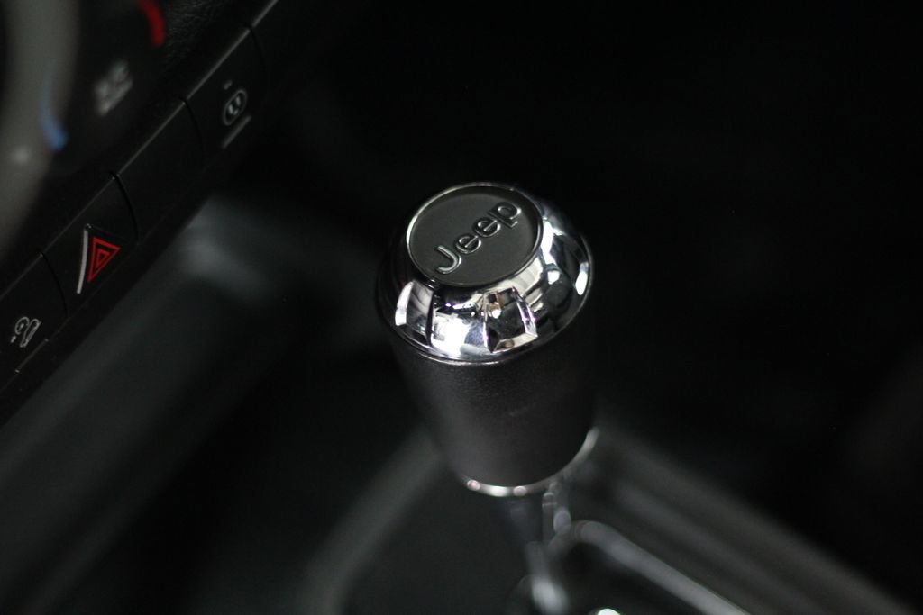 Used 2018 Jeep Wrangler Unlimited Sahara AWD/4WD image 29