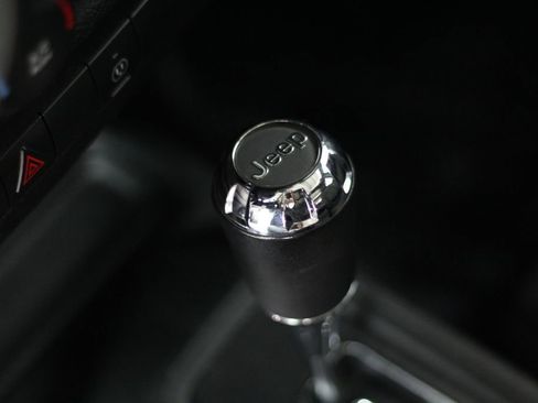 Used 2018 Jeep Wrangler Unlimited Sahara AWD/4WD image 29