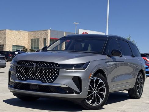 Used 2024 Lincoln Nautilus Reserve w/ Equipment Group 203A image 2