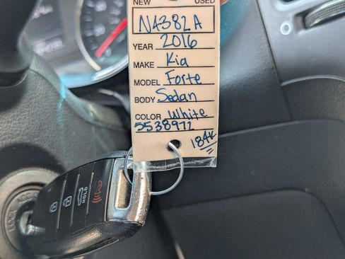 Used 2016 Kia Forte LX FWD image 33