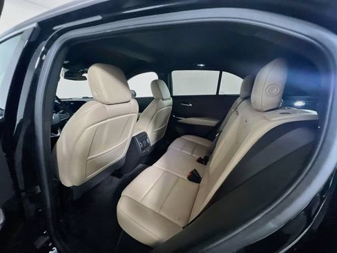 Used 2025 Cadillac XT4 Premium Luxury FWD image 21