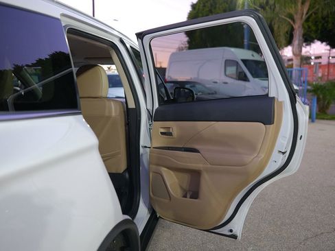 Used 2017 Mitsubishi Outlander SEL image 21