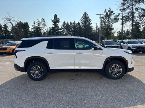 Used 2026 Chevrolet Traverse LT AWD/4WD image 2