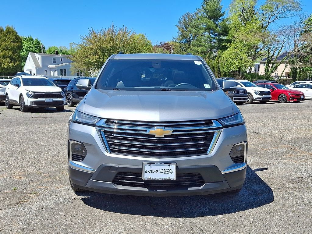 Used 2023 Chevrolet Traverse LT w/ LT Premium Package AWD/4WD image 2