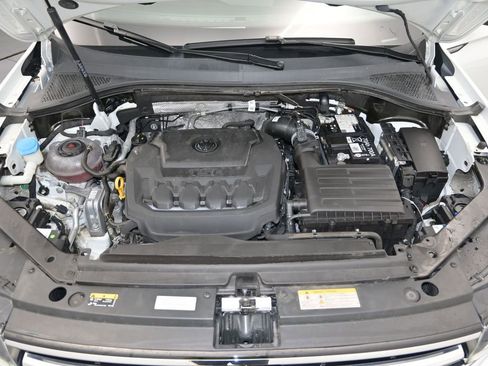 Used 2024 Volkswagen Tiguan SE image 12