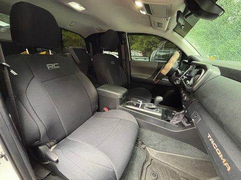Used 2022 Toyota Tacoma SR w/ SR Convenience Package AWD/4WD image 10