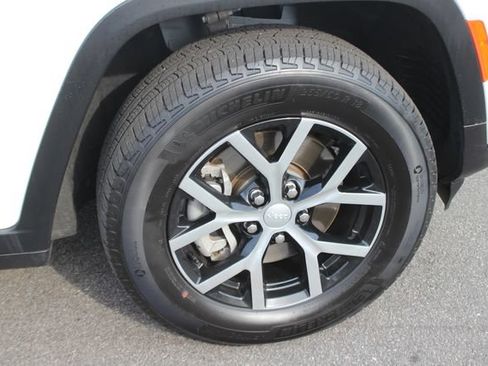 Used 2024 Jeep Grand Cherokee L Limited AWD/4WD image 39
