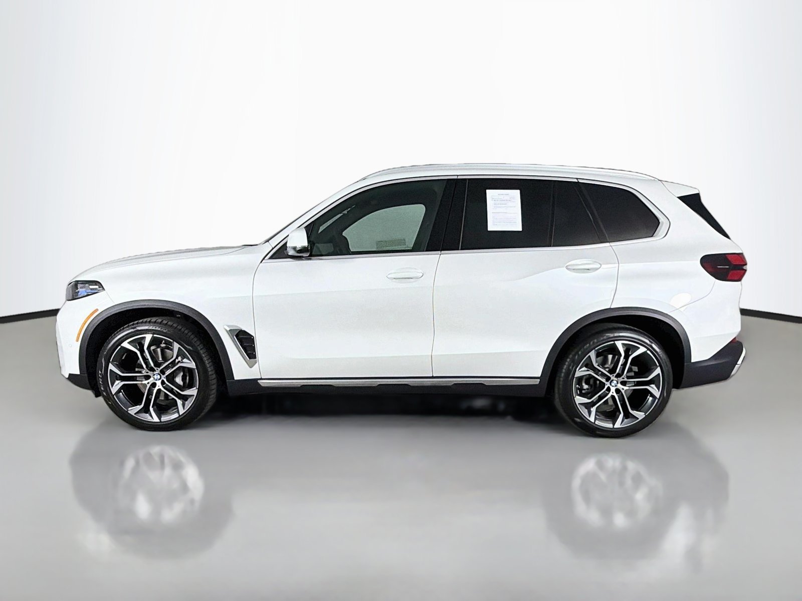 Used 2026 BMW X5 xDrive40i w/ Premium Package AWD/4WD image 4