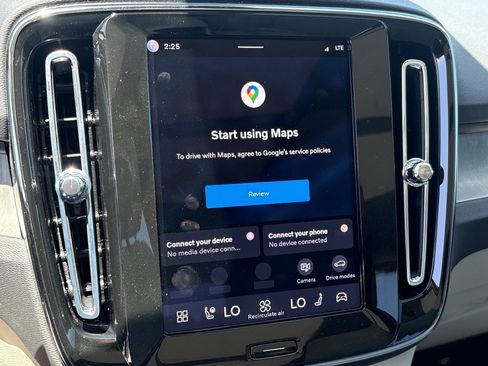 New 2026 Volvo XC40 B4 Plus w/ Protection Package Premier image 13