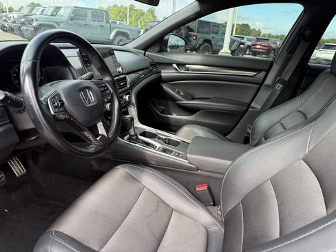 Used 2019 Honda Accord Sport image 4