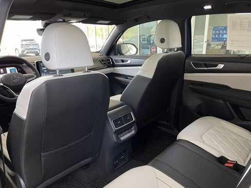 Used 2025 Volkswagen Atlas Cross Sport SEL Premium R-Line AWD/4WD image 20