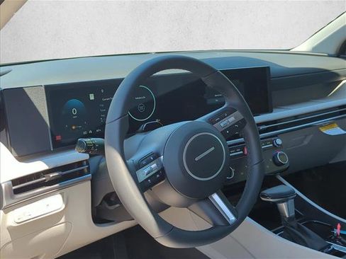 Certified 2025 Hyundai Tucson SEL image 3