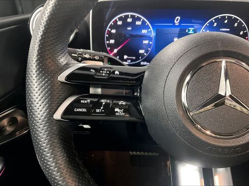 Used 2025 Mercedes-Benz GLC 300 4MATIC image 22