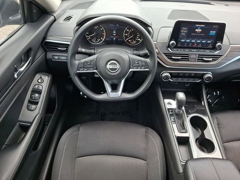 Used 2024 Nissan Altima 2.5 SV FWD image 21