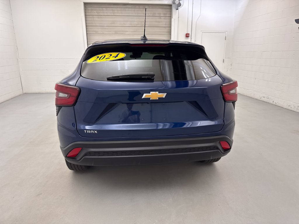 Used 2024 Chevrolet Trax LS FWD image 4