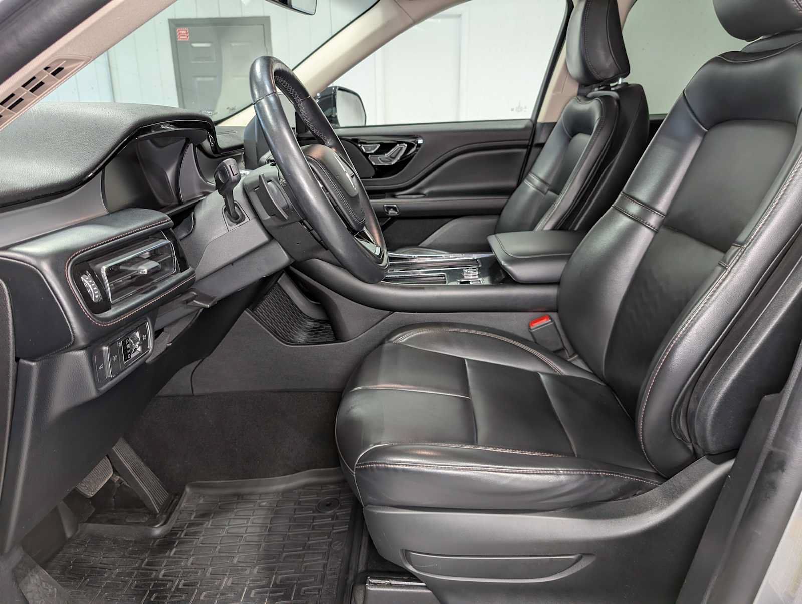 Used 2021 Lincoln Aviator AWD w/ Elements Package image 5