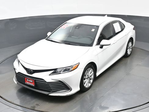 Used 2022 Toyota Camry LE FWD image 35