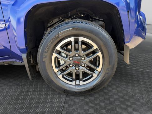 Used 2025 Toyota Tacoma TRD Sport AWD/4WD image 16