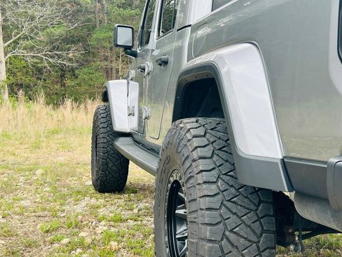 Used 2021 Jeep Gladiator Overland w/ Popular Equipment Package image 9