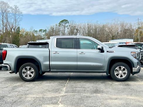 Used 2025 GMC Sierra 1500 SLT image 2