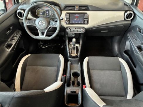 Used 2021 Nissan Versa SV image 3