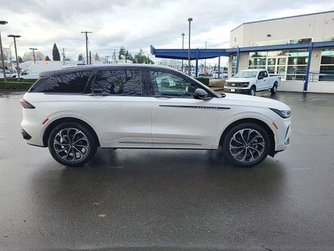 Used 2024 Lincoln Nautilus Reserve image 8