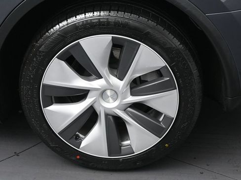 Used 2023 Tesla Model Y Long Range AWD/4WD image 34