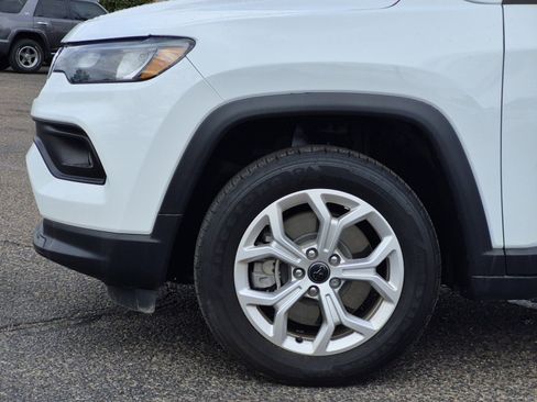Used 2025 Jeep Compass Latitude AWD/4WD image 28