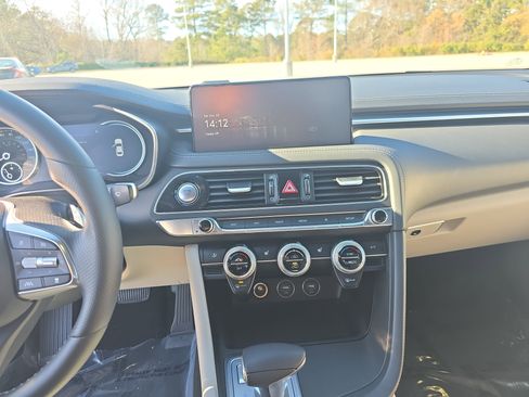 Used 2023 Genesis G70 3.3T image 17