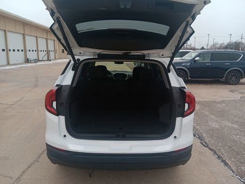 Used 2024 GMC Terrain SLE w/ Driver Convenience Package image 34
