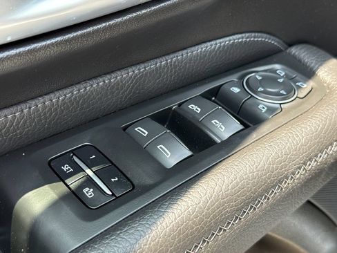 Used 2022 GMC Yukon Denali AWD/4WD image 22